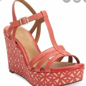 Clarks Artisan Women’s Coral T-Strap Wedge Sandals